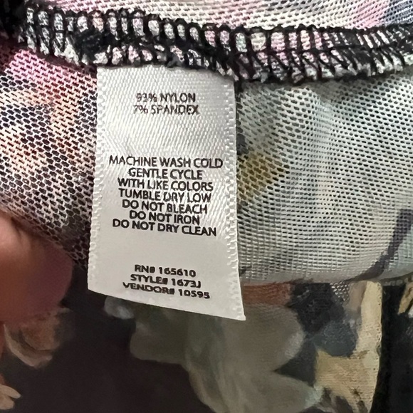 Willow Root Floral Top EUC Very Pretty 93% Nylon EUC Size Small Whimsical Top - Picture 3 of 4